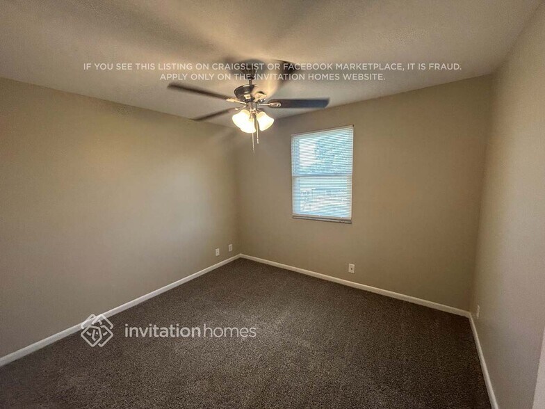 Building Photo - 1705 Village Ct