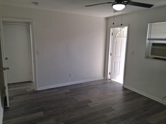 Building Photo - 4111 SW 24th Ct