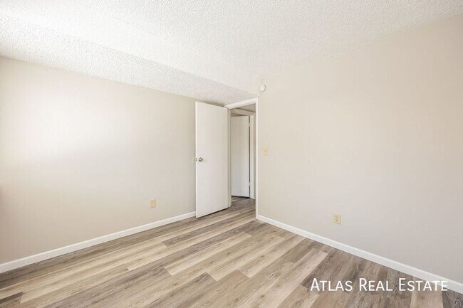 Building Photo - 3310 Cochran Dr