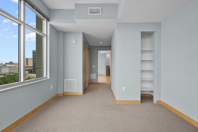 Building Photo - 309 W Washington Ave