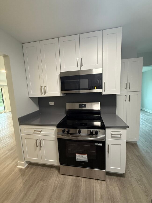 Building Photo - 1173 S Forums Ct