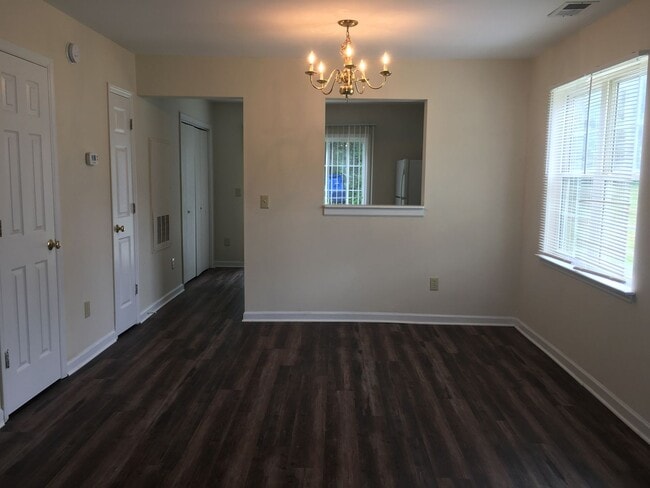 Building Photo - 235
