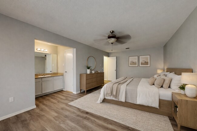 Building Photo - Charming 3 Bed Home for Rent in Dallas | Vaulted Ceilings | 2-Car Garage