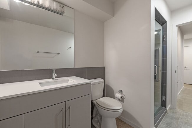 Building Photo - Modern 2 bed/3.5 bath Seattle townhome