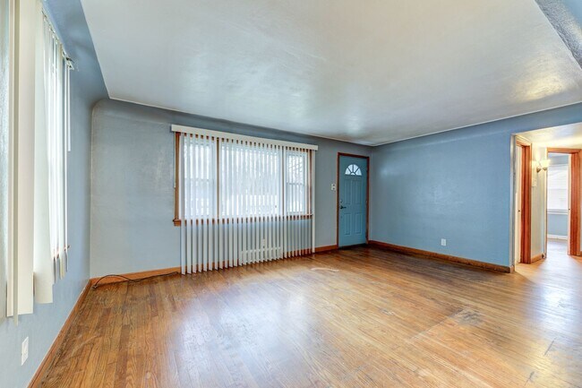 Building Photo - 3-Bedroom Home with Hardwood Floors & Fenced Yard in St. Louis