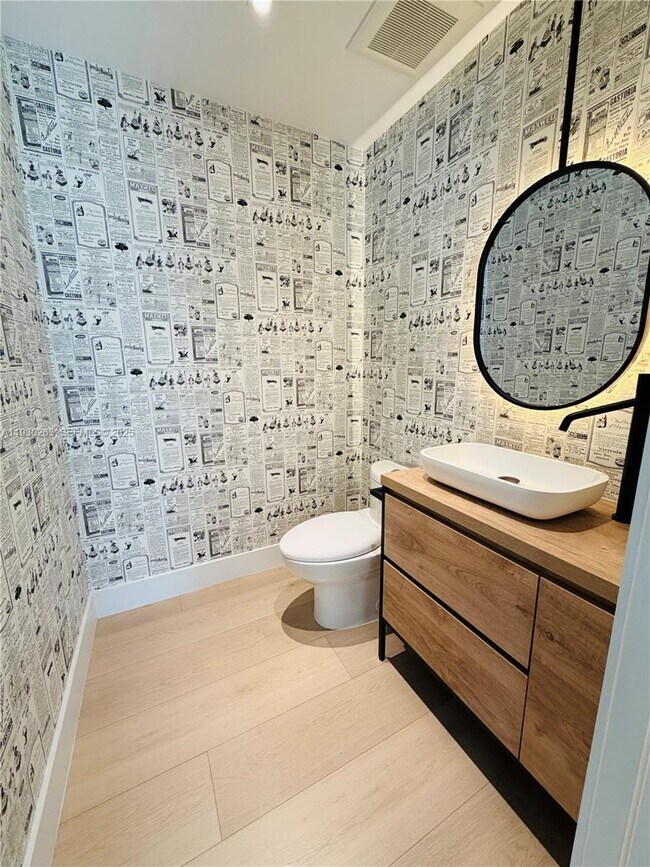 Building Photo - 7320 NW 114th Ave