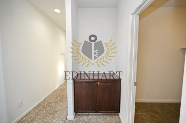 Building Photo - 3238 Lahar Ln