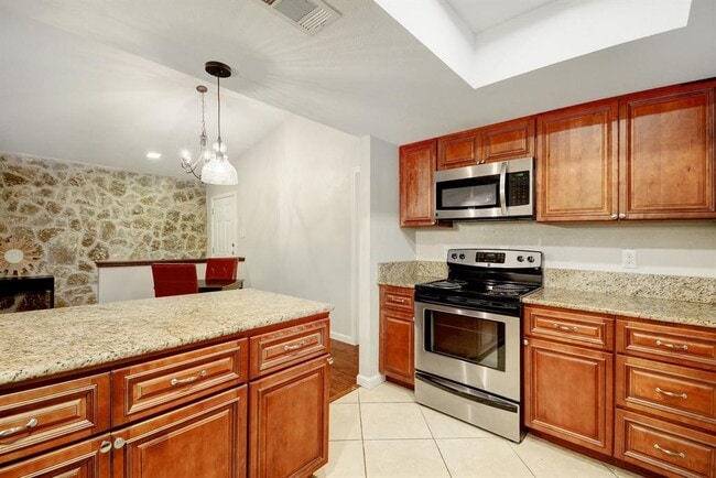 Building Photo - 8504 Mesa Dr