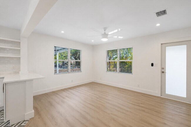 Building Photo - 514 52nd St