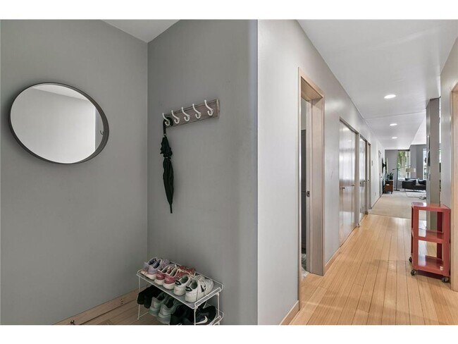 Building Photo - 561 Laurel Ave