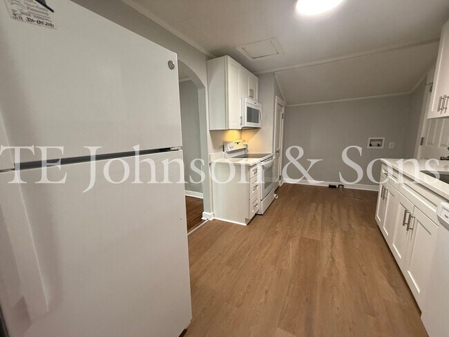 Building Photo - Charming Three Bedroom Home in Winston Sal...