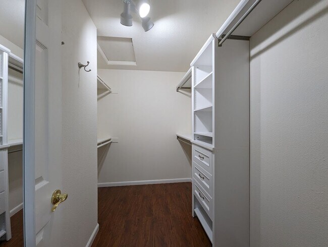 Building Photo - Beautiful 3bed 2.5bath 2 story home located in Rivergate Gated Community