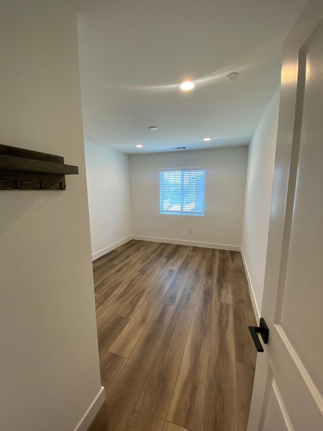 Building Photo - Stunning, brand new 3BD/2.5BA home in Righetti Ranch