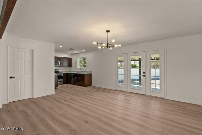 Building Photo - 8617 E Palm Ln