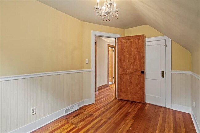 Building Photo - 318 Highland Ln