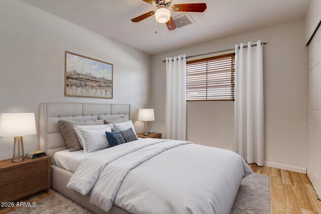 Building Photo - 1308 W 6th St