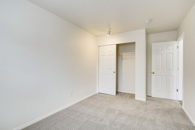 Building Photo - Great Single Family Home In Central Hillsb...