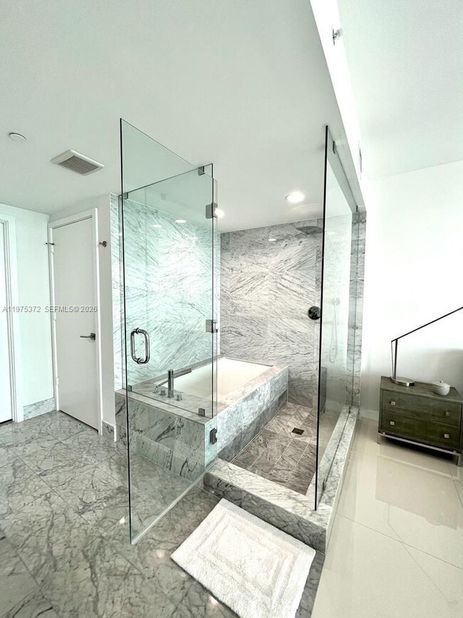 Building Photo - 3131 NE 7th Ave