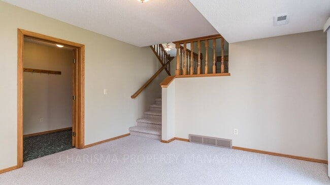 Building Photo - MULTI-LEVEL 3 BD, 2 BA HOUSE WITH FENCED IN YARD, DOUBLE ATTACHED GARAGE, SHED, MURPHY BED, 3 FAM...