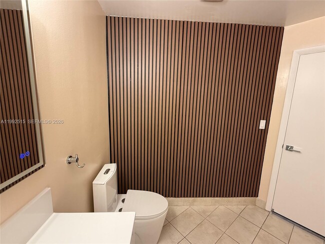 Building Photo - 1900 N Bayshore Dr