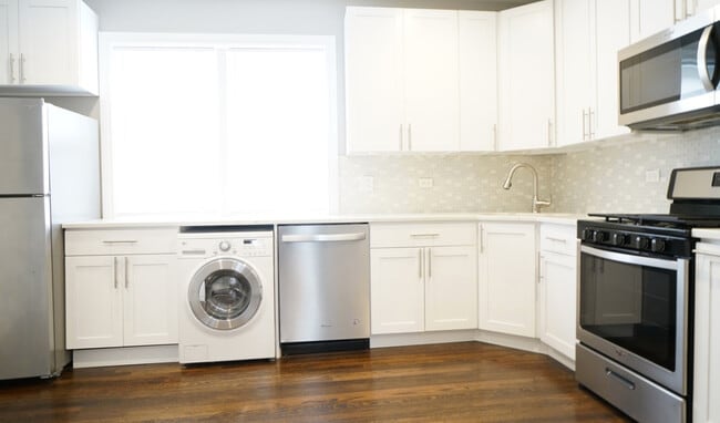 Building Photo - 2957 N Avers Ave