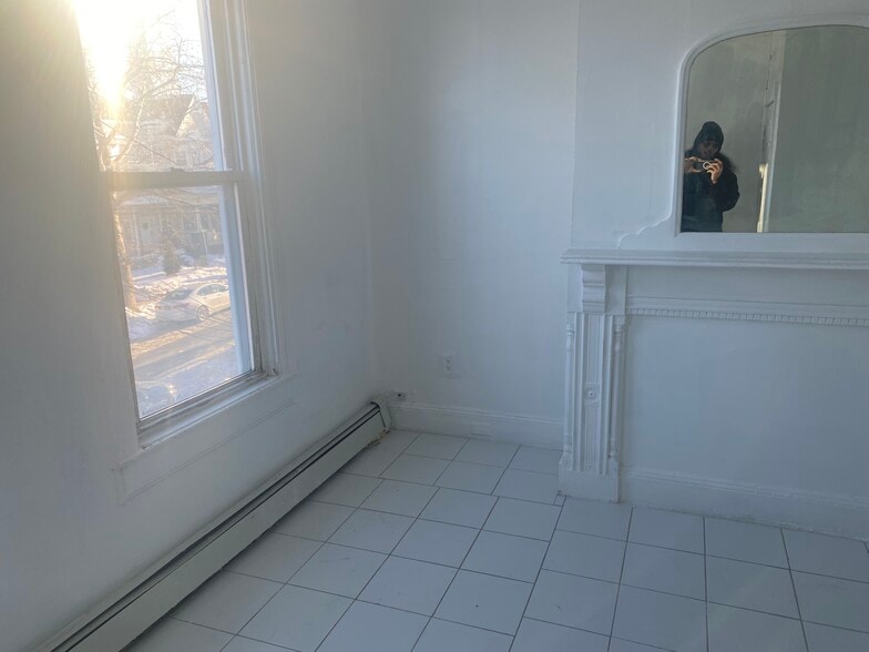 Building Photo - 121 Highland Ave