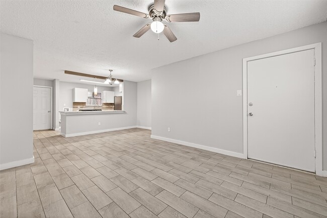 Building Photo - 1230 Shadowdale Dr