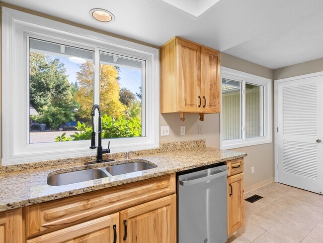 Building Photo - 1107 Meadowview Ct