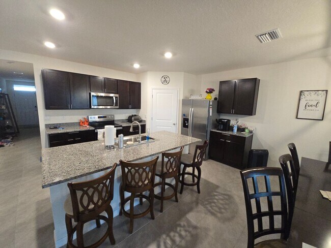 Building Photo - New 4/2 Home In Great Community