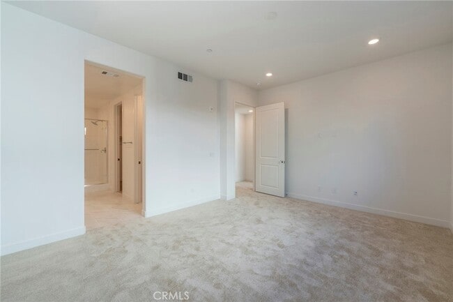 Building Photo - 121 Baluster