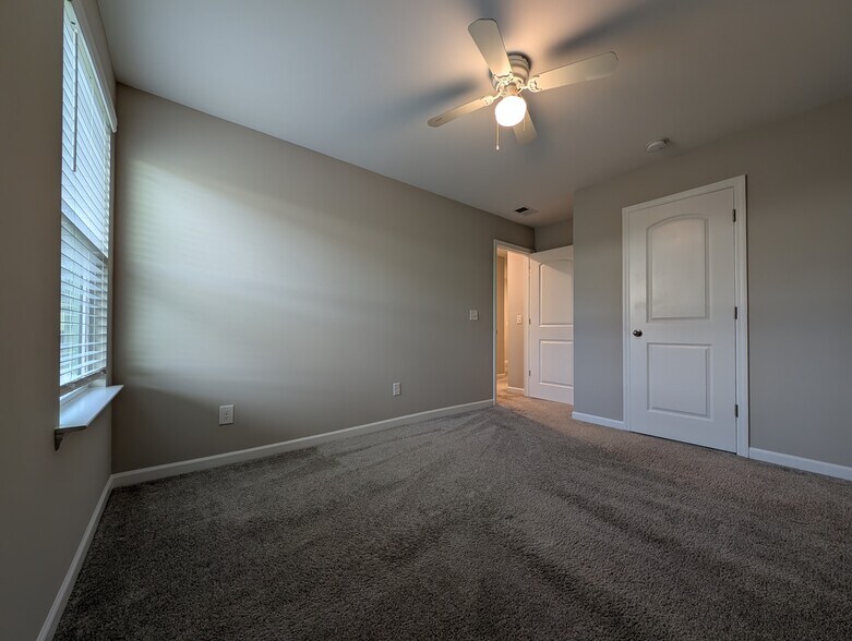 Building Photo - 204 Netherlands Blvd