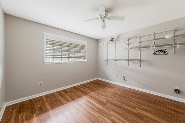 Building Photo - Welcome home to this beautifully maintaine...