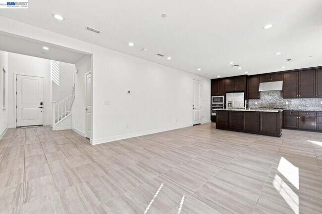 Building Photo - 33 Roccolino Ln