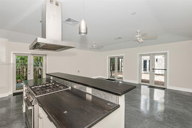 Building Photo - 500 Palmetto Dr