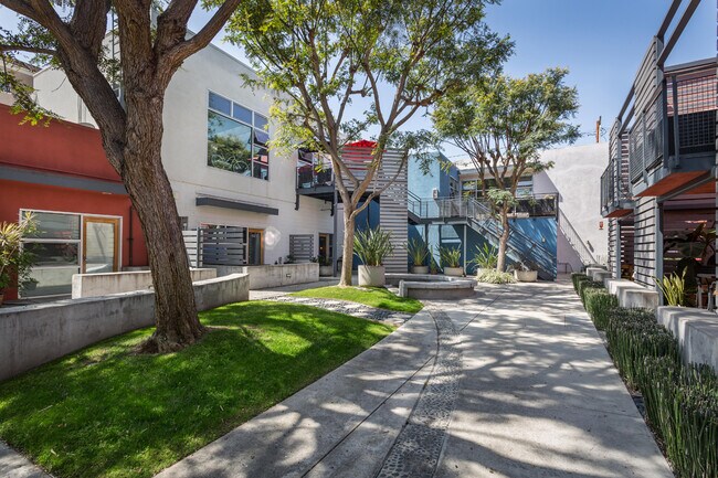 courtyard - 827 Pine Ave