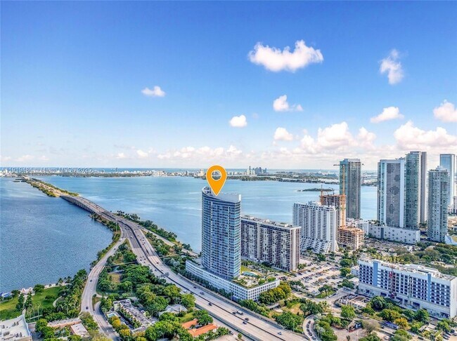 Building Photo - 601 NE 36th St