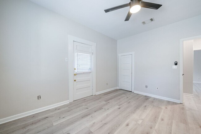 Building Photo - 303 E 38th St