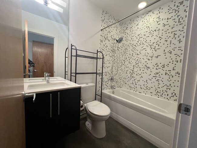 Building Photo - Beautiful Modern House near Columbia City in Seattle