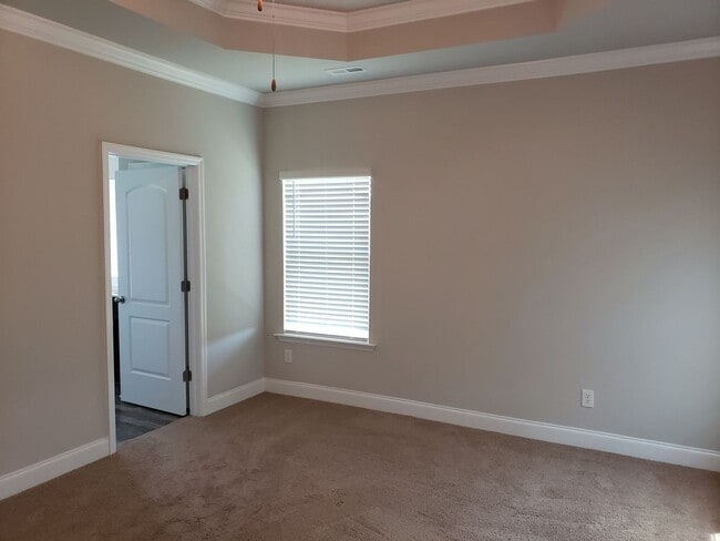 Building Photo - Beautiful brick home with many amenities!