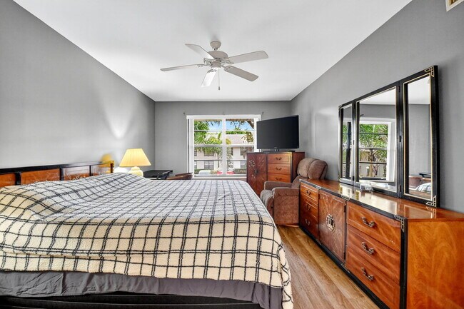 Building Photo - 9900 Pineapple Tree Dr