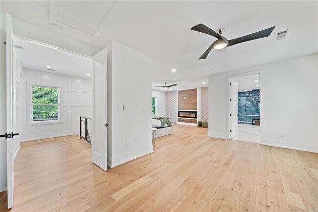 Building Photo - 320 Kelso Dr SW