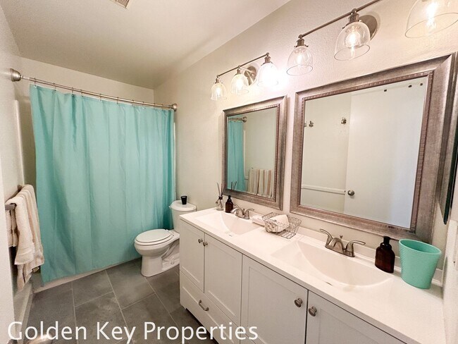 Building Photo - Beautiful move-in ready home in Guajome Park Estates!