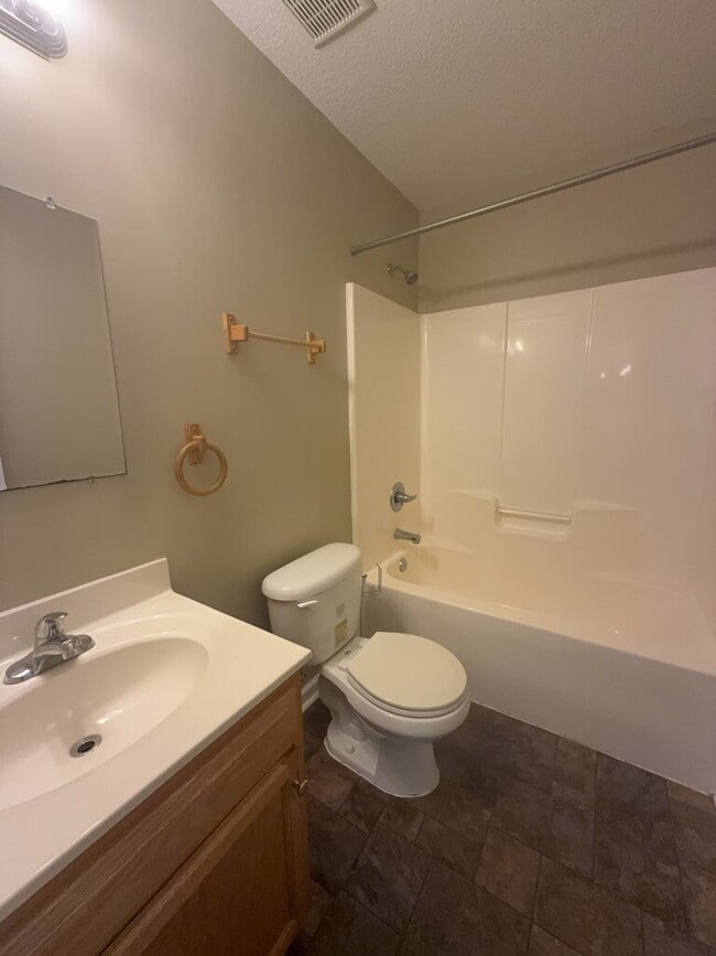 Building Photo - 206 Angus Ln