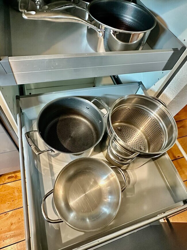 Building Photo - 6505 Skyfarm Dr