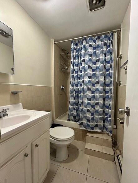 Building Photo - 487 Rutland Rd