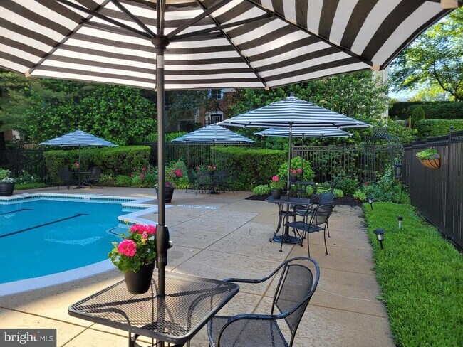 Building Photo - 4142 Fountainside Ln