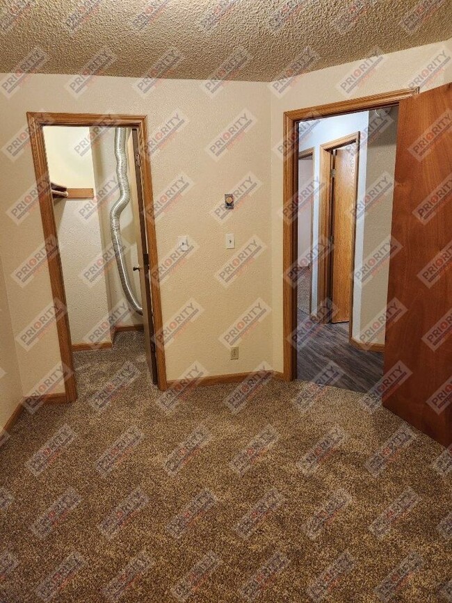 Building Photo - Townhome for Rent