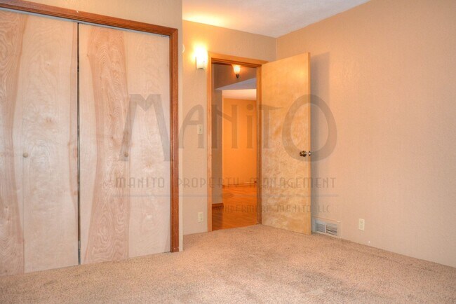 Building Photo - **COMING SOON** Spacious Wandermere Area Home