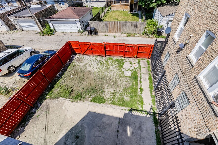 Building Photo - 8016 S Paulina St