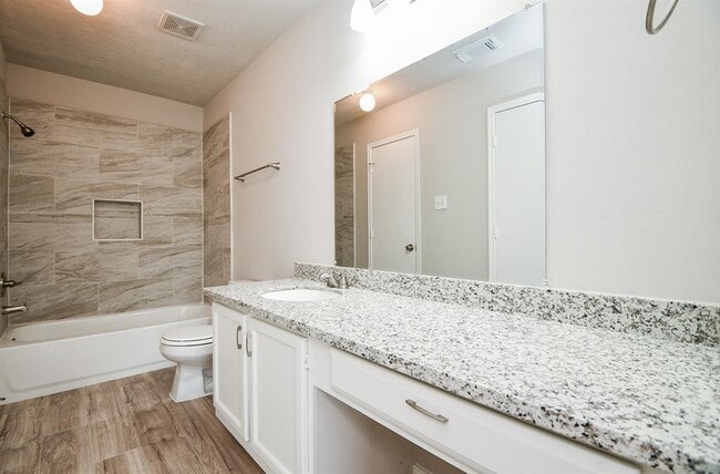 Building Photo - 11659 Evesborough Dr